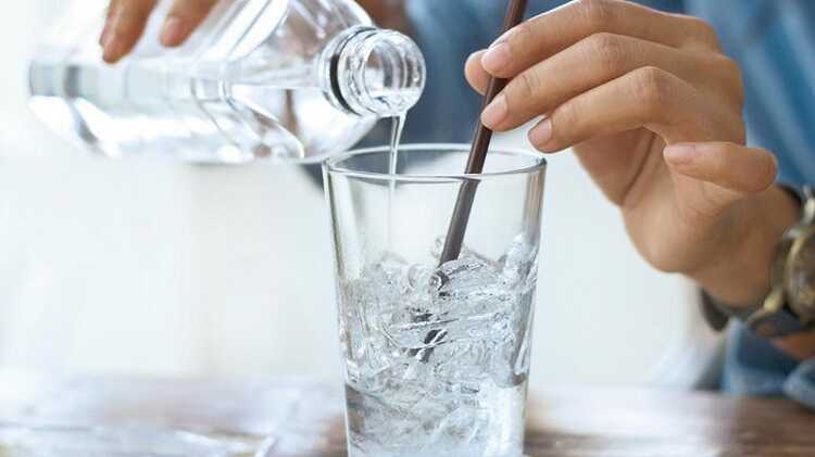 Tác hại của việc uống nước